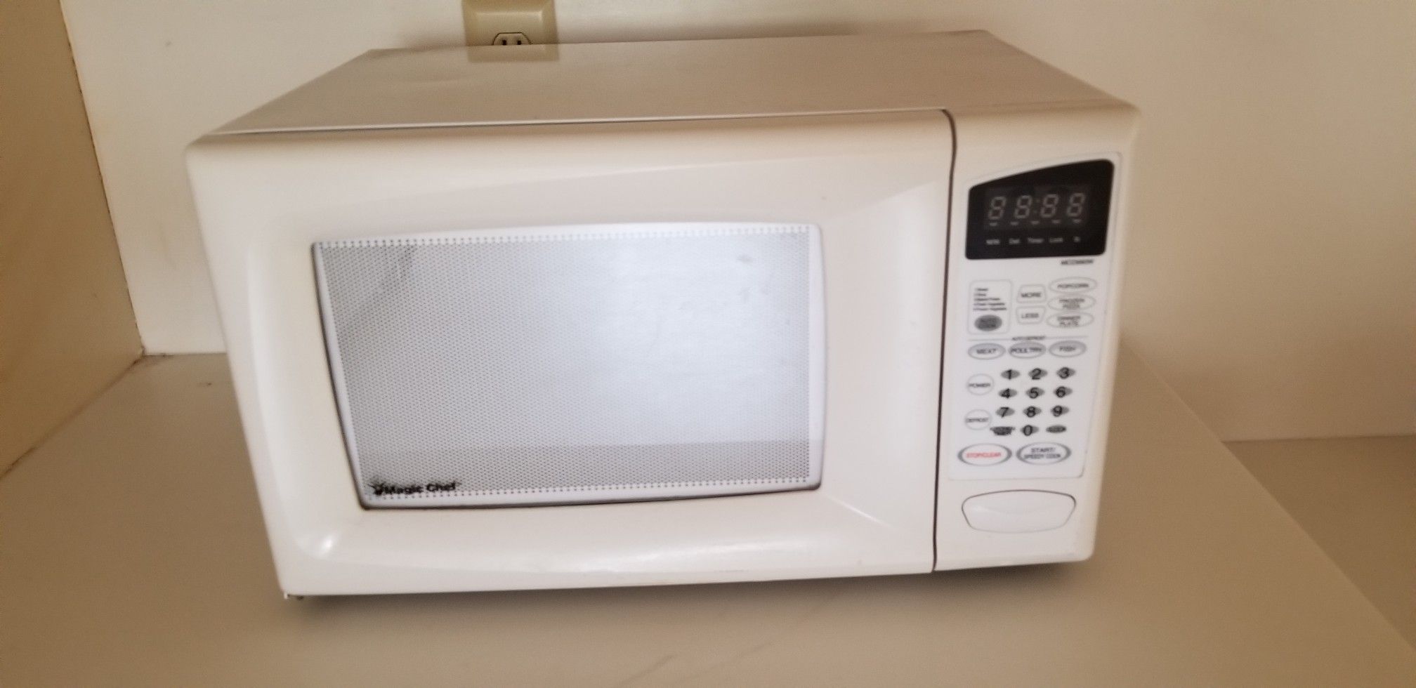 Microwave, magic chef, model MCD990W