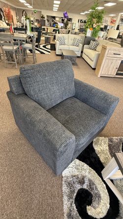 ACCENT CHAIR