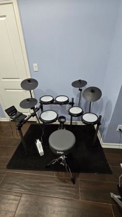 Simmons Titan 50 Drum kit