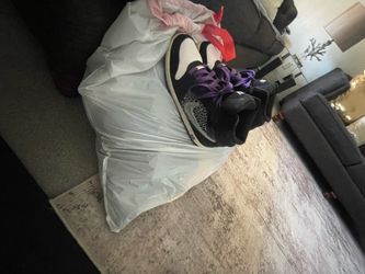 Woman’s clothes shoes sz L