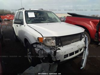2012 Ford Escape , V6 engine - all wheel drive- for parts only - scrap title
