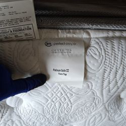 Queen Size Bed- Mattress, Box Spring & Metal Frame-good Condition: $170.000