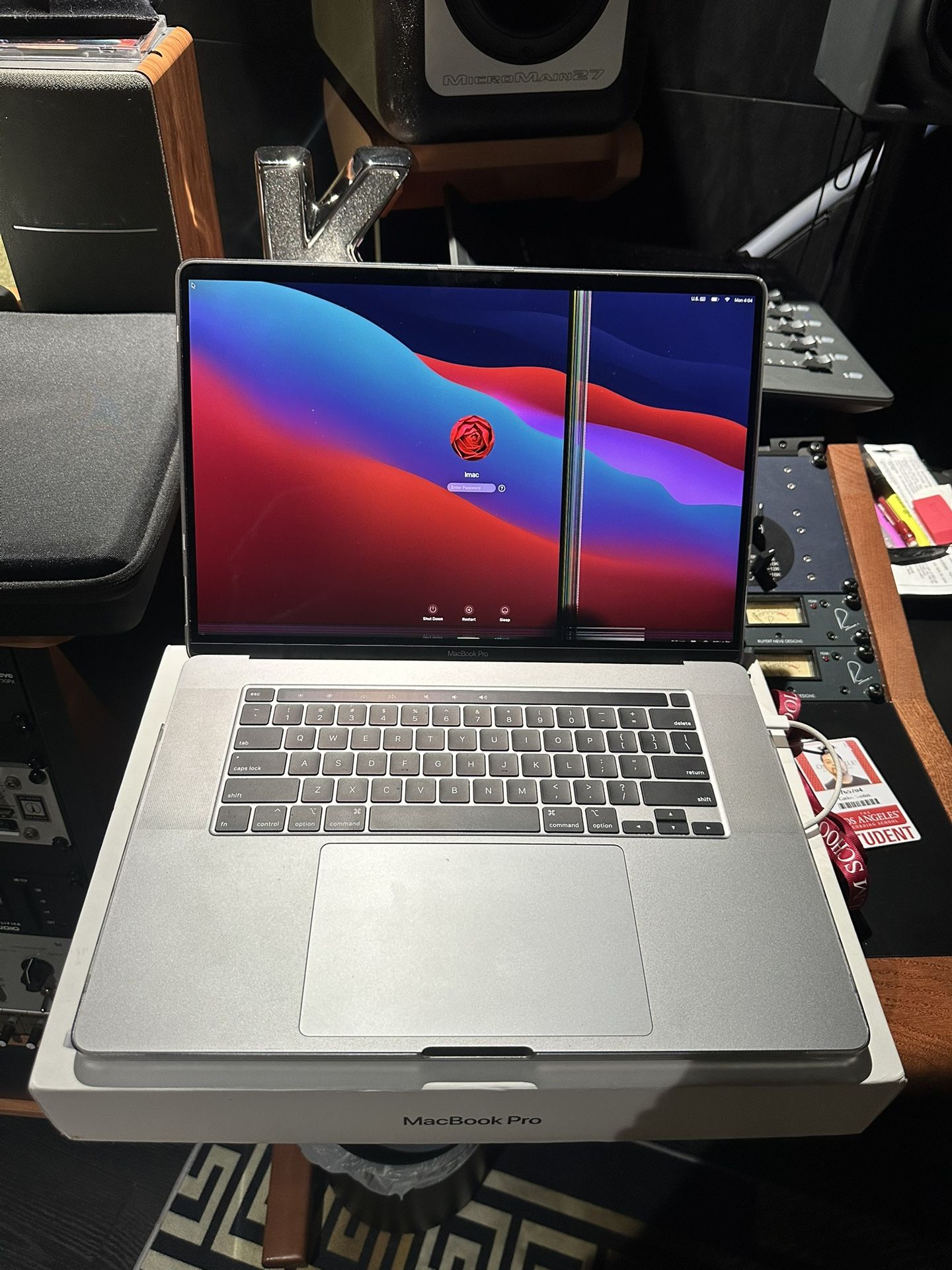 MacBook Pro 16” (2019) i9 • 16GB RAM • Works • Screen Damage