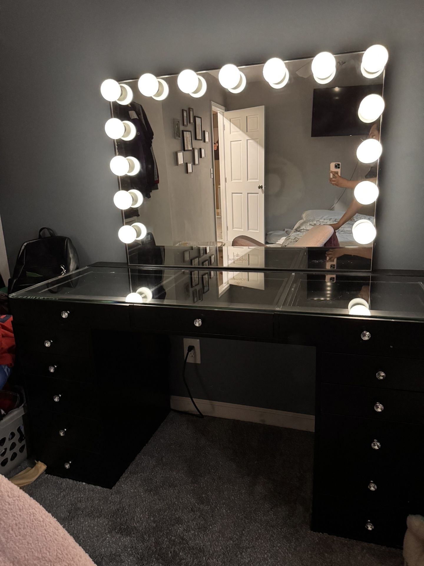 Impressions Naomi Vanity Slay Station