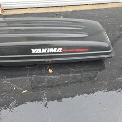 Yakima RocketBox Roof Cargo Box — 8 ft, Lock + Key Included