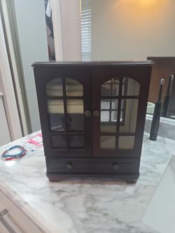 Jewelry box