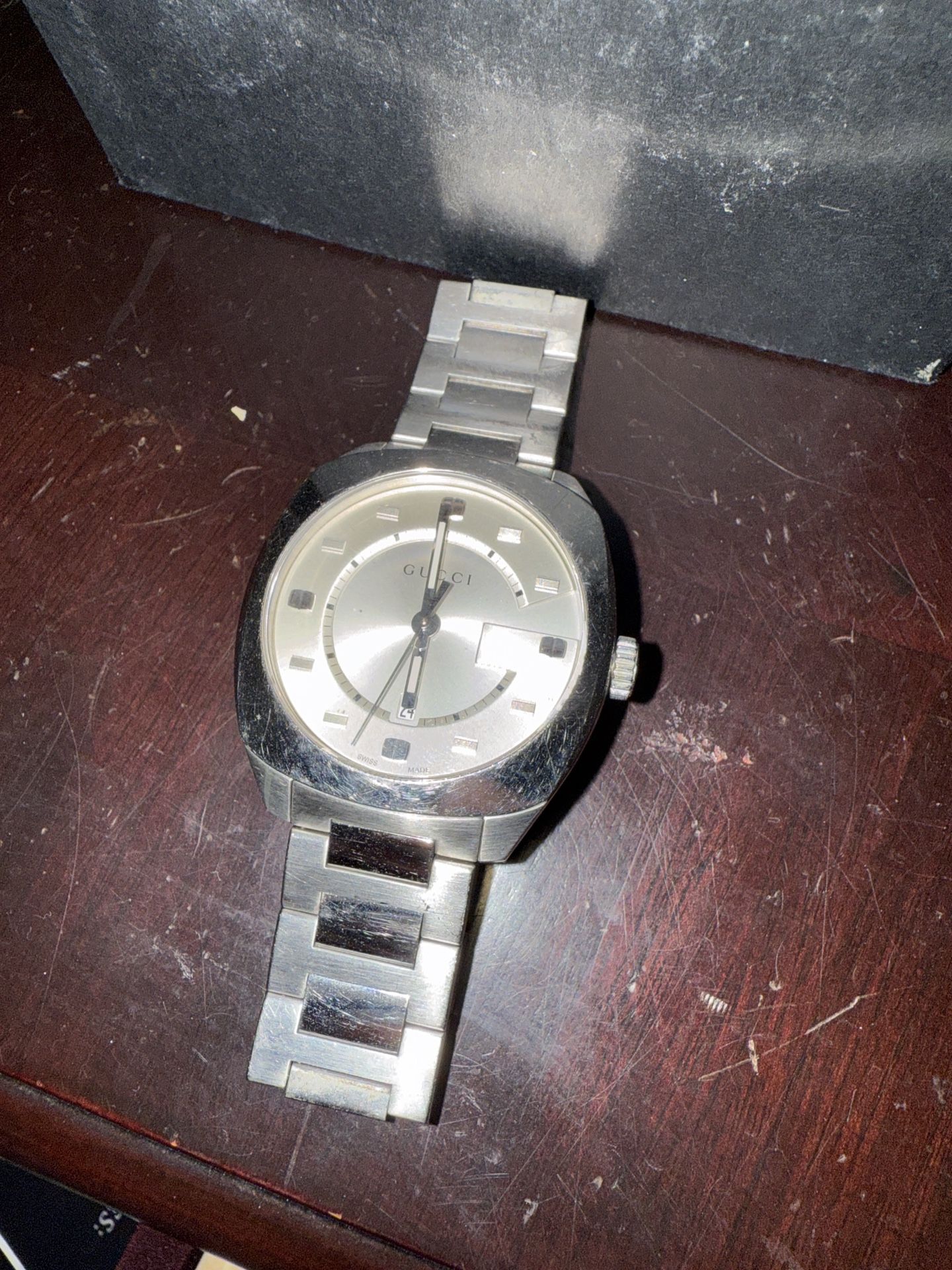 Gucci Stainless Steel Men’s Watch – Model 142.3 (Swiss Made)