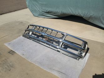 Used 96-02 Chevrolet Express Van Grille Assembly