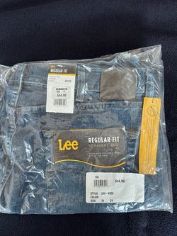 Lee Regular Fit Straight Leg jeans. size 38 29. color Patriot