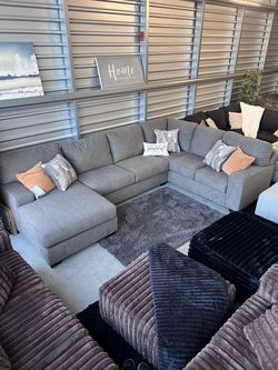 Ashley Newellen Sectional Sofa / Couch
