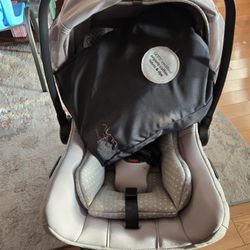 Nuna PIPA Aire RX & Pottery Barn Infant Car Seat 