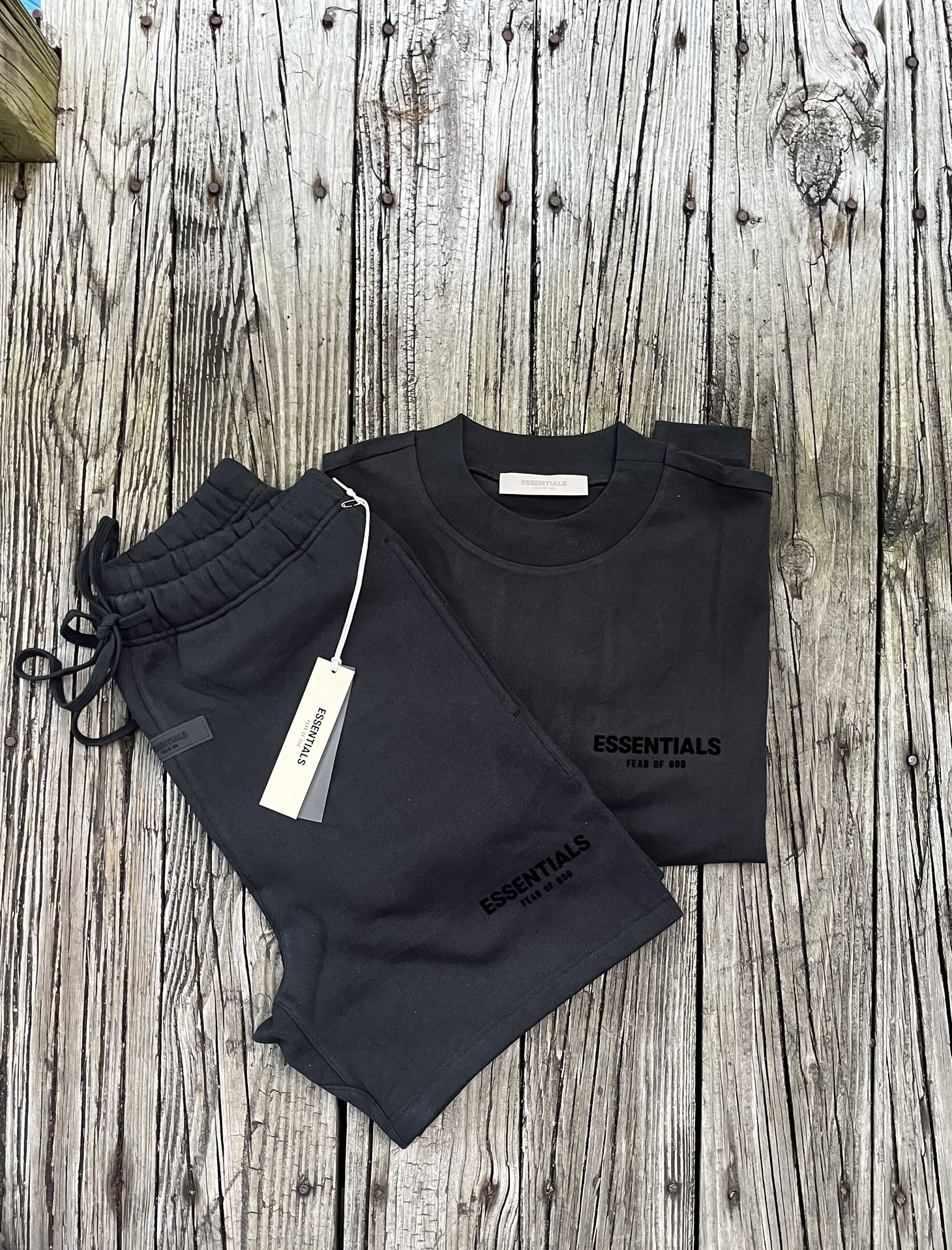 Essentials shirt/shorts