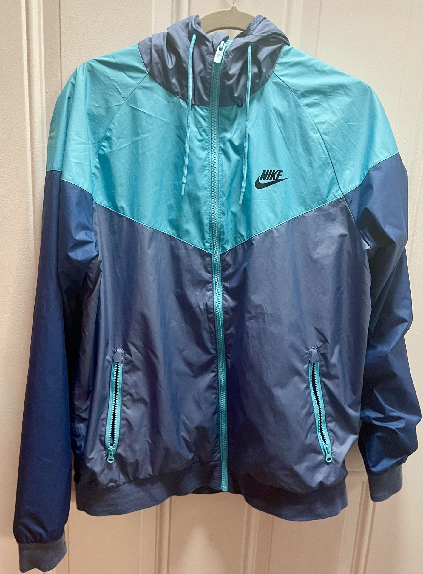 Nike Windrunner - Men’s Medium