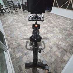 Bicicleta estacionaria / stationary bicycle
