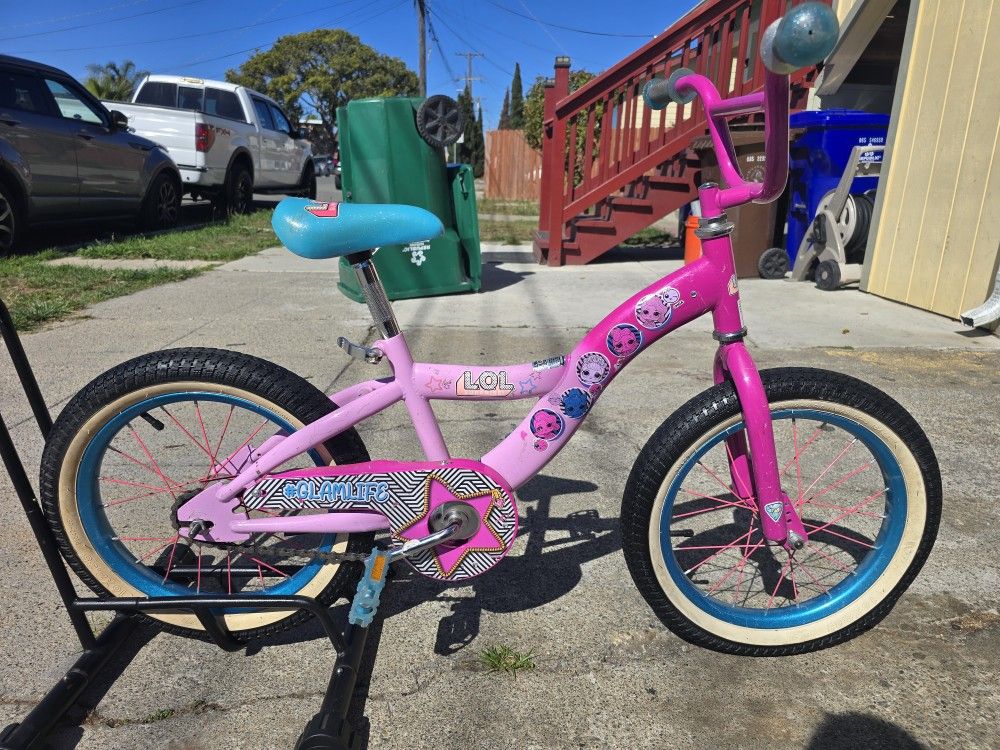 Kids Bike 16"
Great Condition Ready to Ride