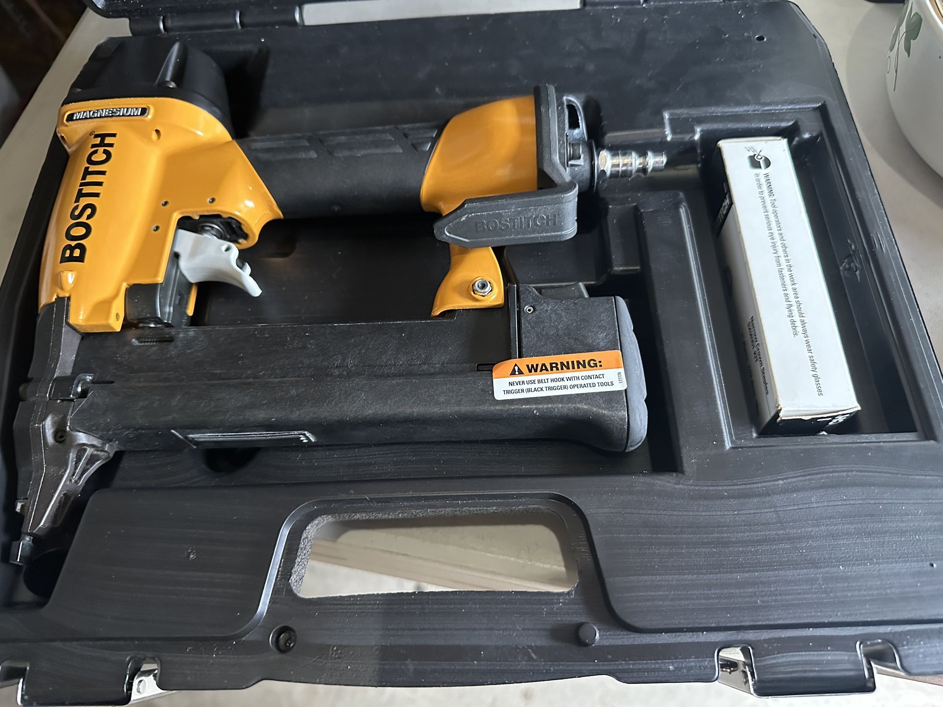 Mint Condition Bostich Nailer Air Pneumatic Model SX150