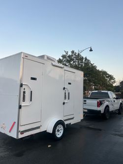Luxurious Restroom Trailer & Truck
