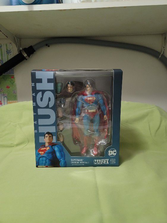 Medicom Mafex No 117 DC Superman Hush Reissue Action Figure