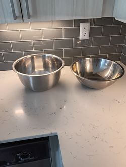 Stainless steel mixing bowl