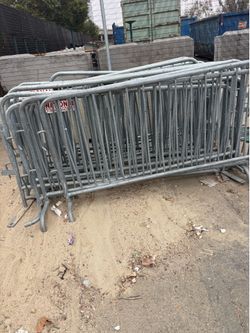 Portable fence barriers