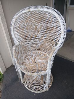 CUTE VINTAGE CHAIR