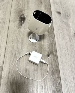 Arlo essential spotlight camera