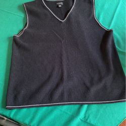 Reunion menswear size large black V-neck sleeveless sweater