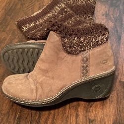 UGG sweater Boots Size 7