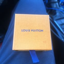 Louis Vuitton White Gold Diamonds Earrings 