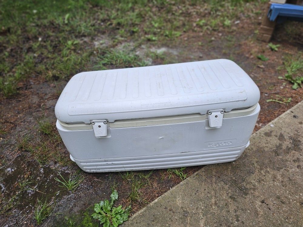 Price Is Firm.. Large 100 Can Igloo Ice Chest