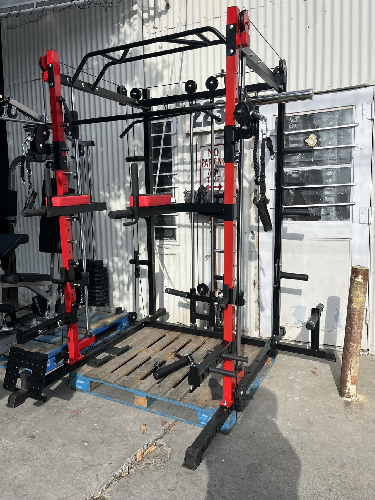 New and assembled/Smith Machine,Multifunctional Squat Rack ,Cable Crossover Smith Machine for Home Gym, Power Cage with Dip/Leg Raise Attachments, Red