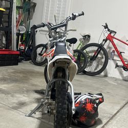 Razor MX650 Electric Dirt Bike + Helmet – Good Condition