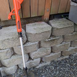 Black and Decker Battery Trimmer