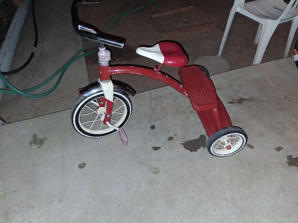 RADIO FLYER TRICYCLE