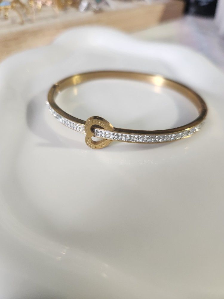 New stainless steel crystal Heart  bangle bracelet