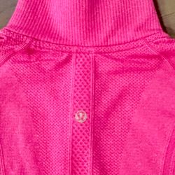 Adorable Lululemon 3/4 Zip Top