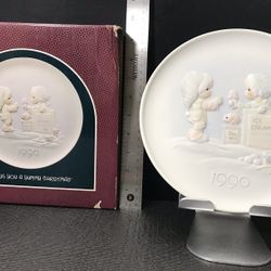 Precious Moments Plate #523801 Annual 1990 Edition of the Christmas Blessings Series “Wishing You a Yummy Christmas”