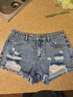 BRAND NEW Remidoo Women's Distressed Denim Shorts - Size Large (10-12)