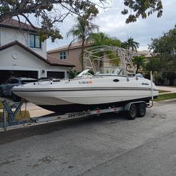 2006 Hurricane Sundeck 237 Deck Boat