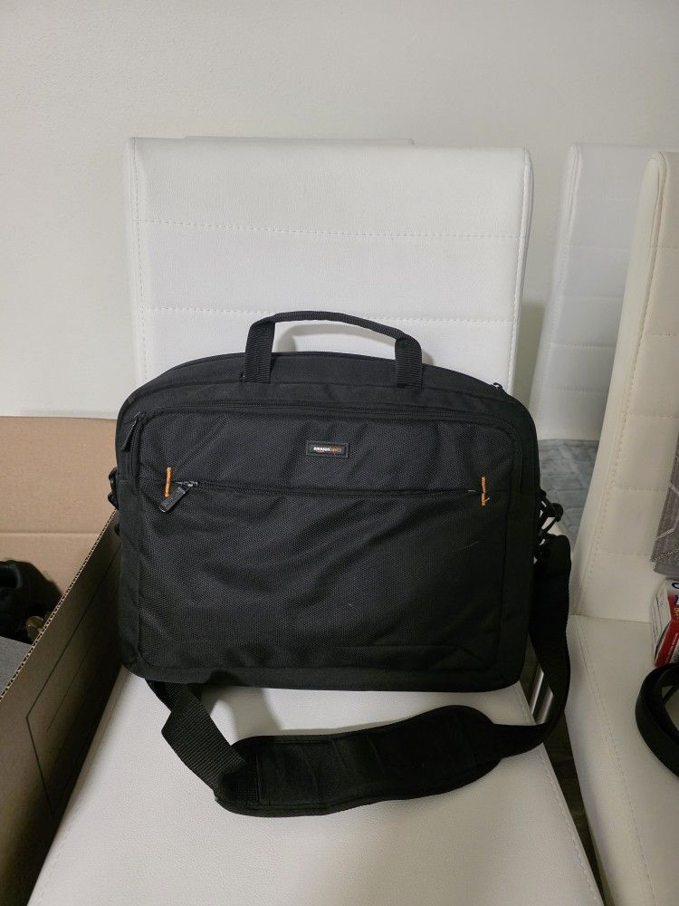Amazon Basics Laptop and Tablet Bag Case