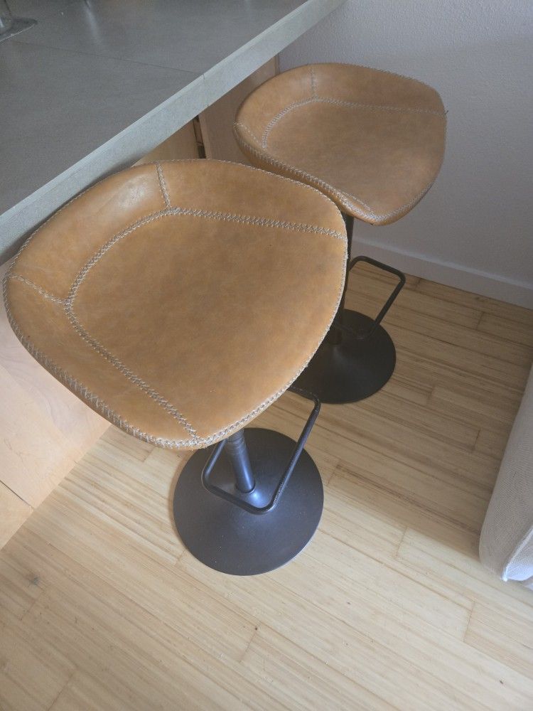 Set of 2 Leather Bar Stools