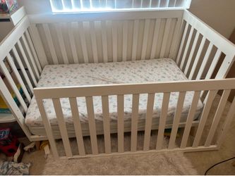Mini Crib with 2 Mattresses – Good Condition