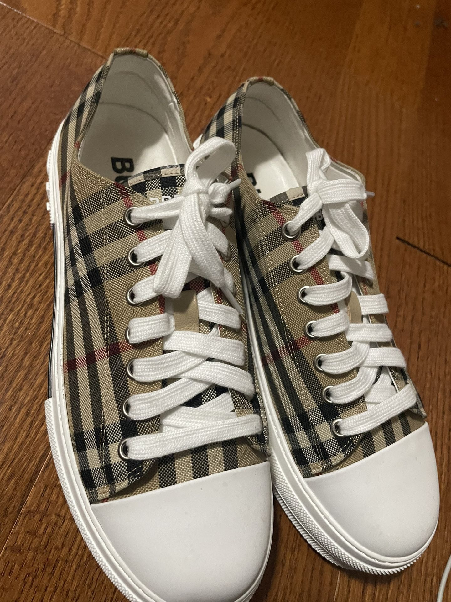 Burberry shoes size 9