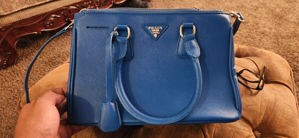 PRADA
Galleria Saffiano Leather Bag- Blue