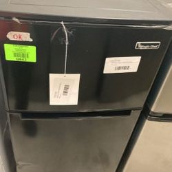 Magic Chef Refrigerator ❄️ hmdr450be