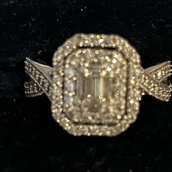 Beautiful 14k White Gold Diamond Ring 