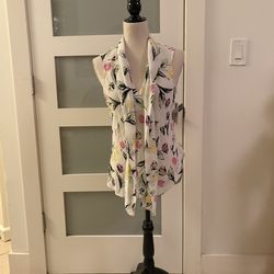 Bar III sleeveless blouse with floral print and tie neck, created for Macy's. Size M
