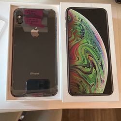 iPhone XS Max 64 GB UNLOCKED Brand New !!