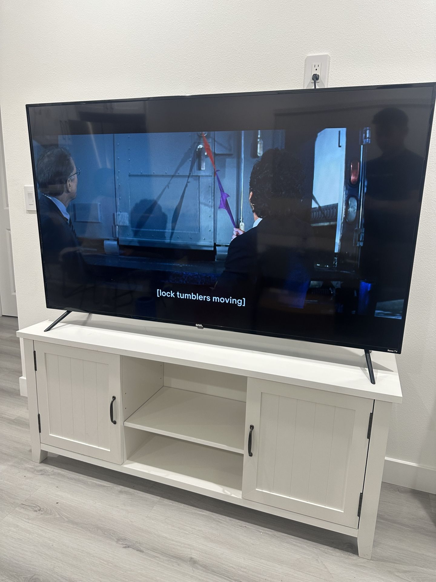 65 Inch Smart Roku Tv With TV Stand