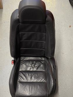 2007 VW MK5 Drivers seat.
